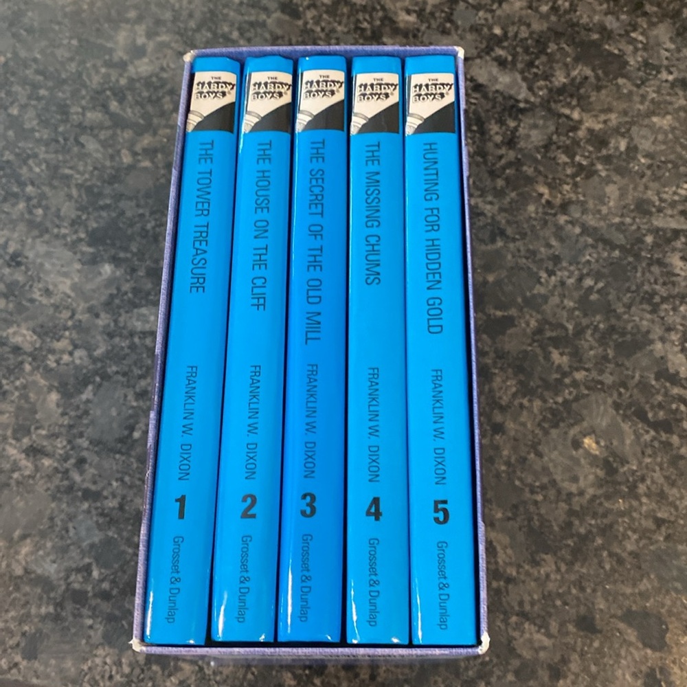 Hardy Boys Starter Set - Books 1-5 (The Hardy Boys)
Hardcover classic mystery
